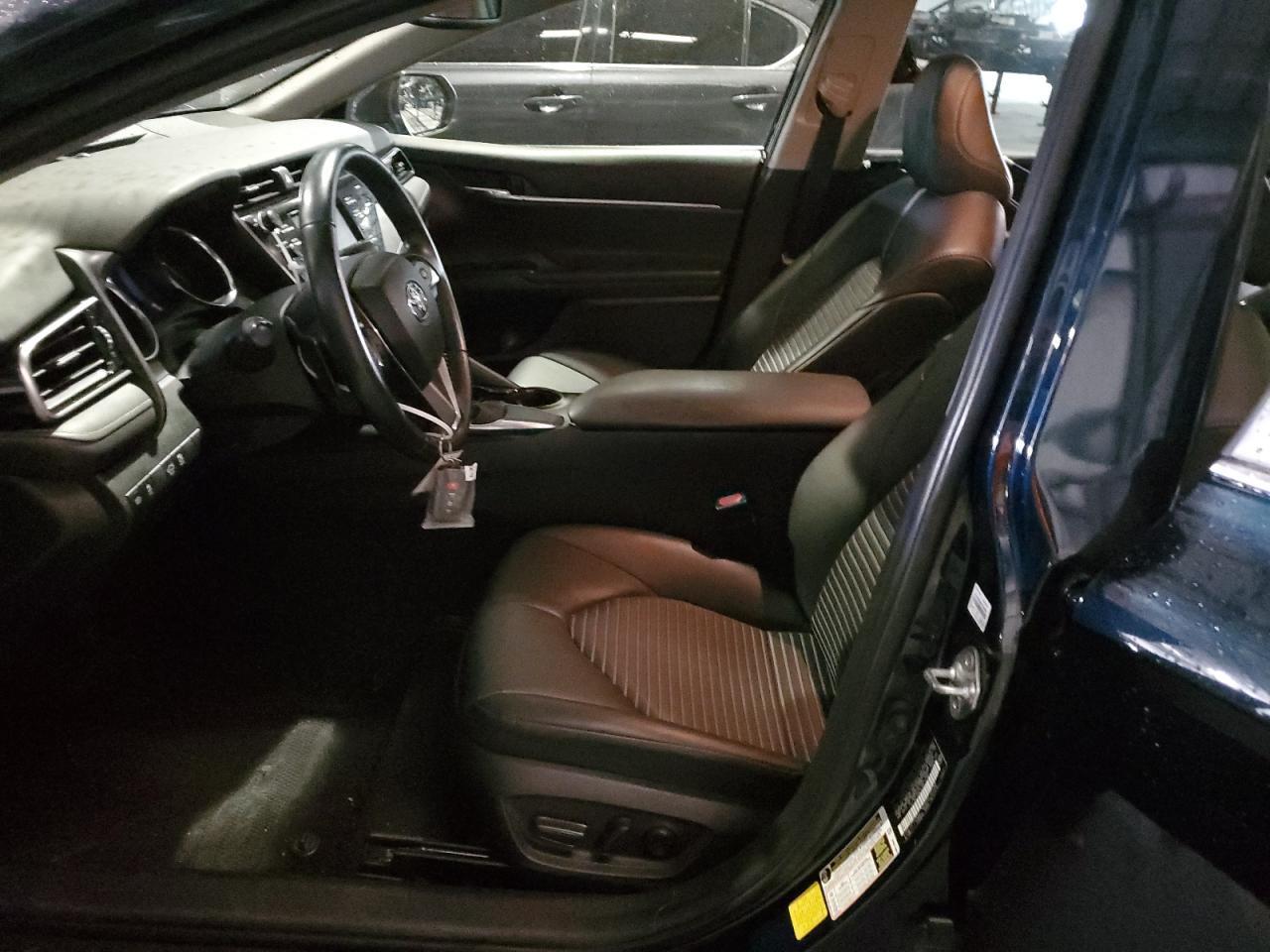 2020 TOYOTA CAMRY SE - Фото 7