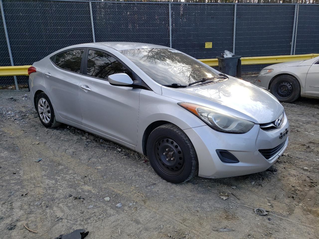 2011 HYUNDAI ELANTRA GL - Image 4