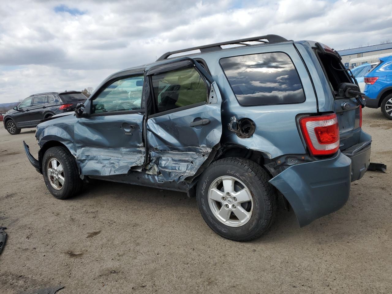 2010 FORD ESCAPE XLT - Image 2