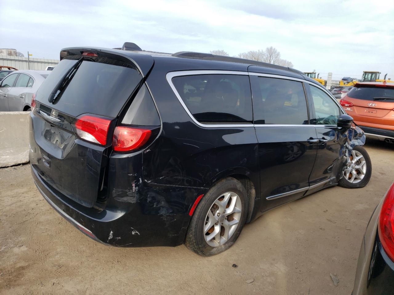 2017 CHRYSLER PACIFICA T - Image 3