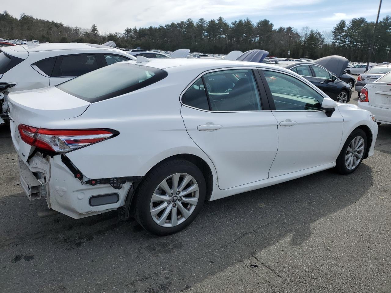 2019 TOYOTA CAMRY L - Фото 3