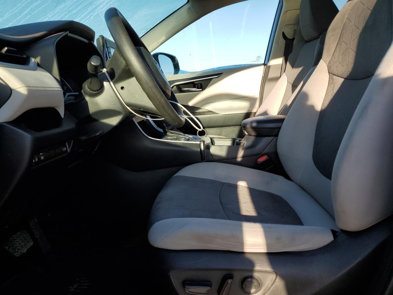 2020 TOYOTA RAV4 XLE - Image 7