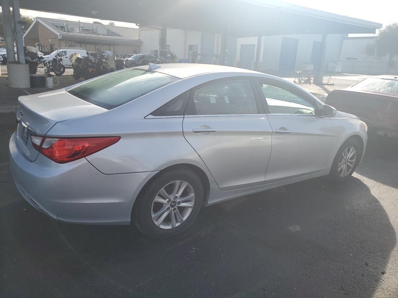 2013 HYUNDAI SONATA GLS - Фото 3
