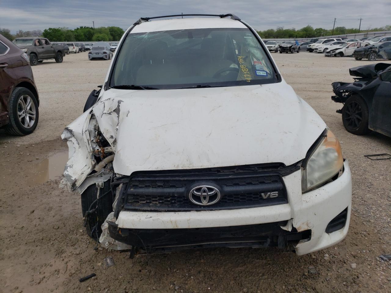 2011 TOYOTA RAV4 - Image 5