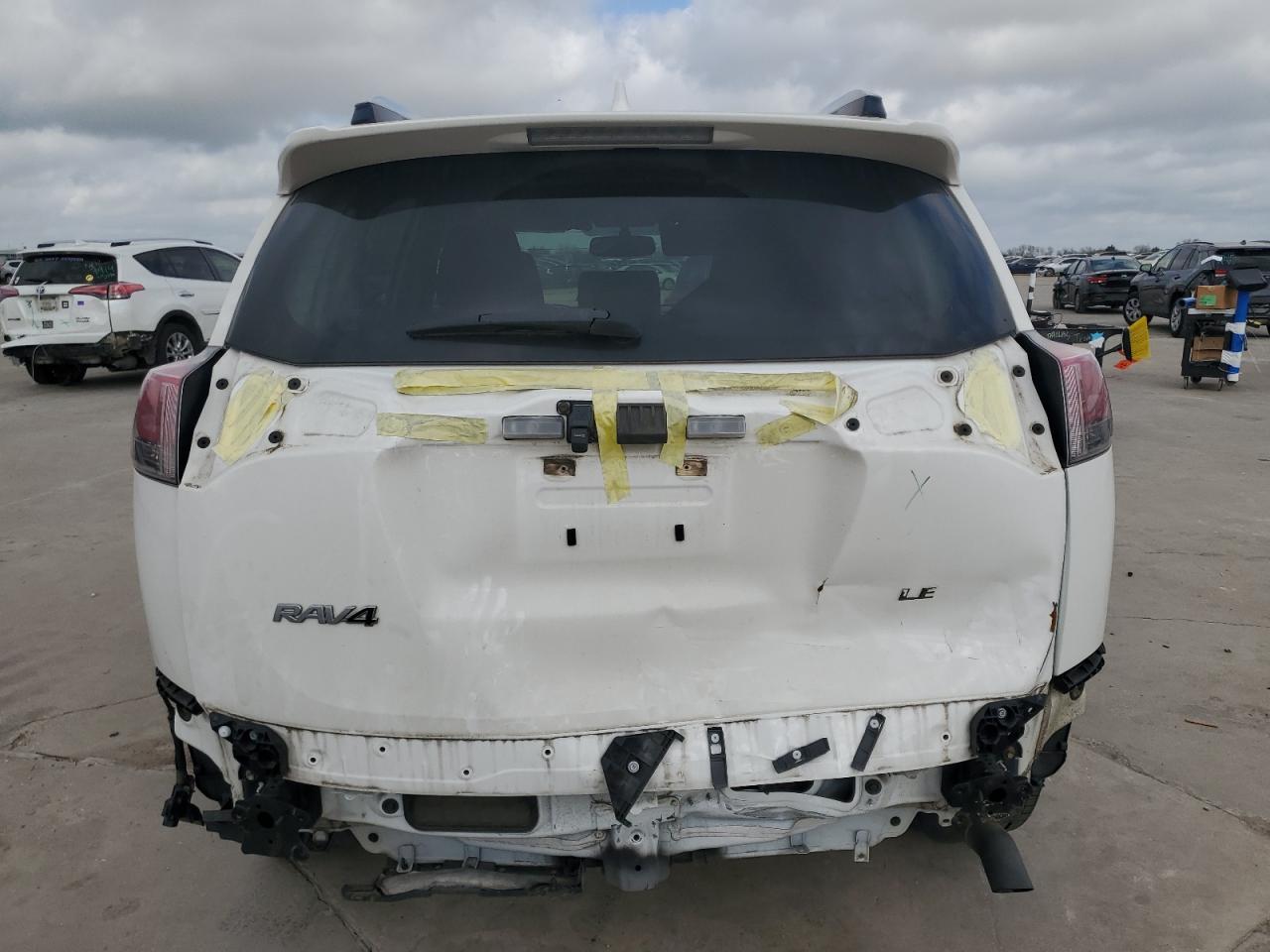 2016 TOYOTA RAV4 LE - Фото 6