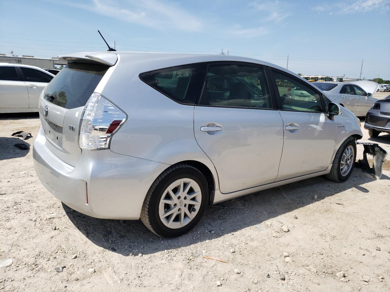 2013 TOYOTA PRIUS V - Image 3