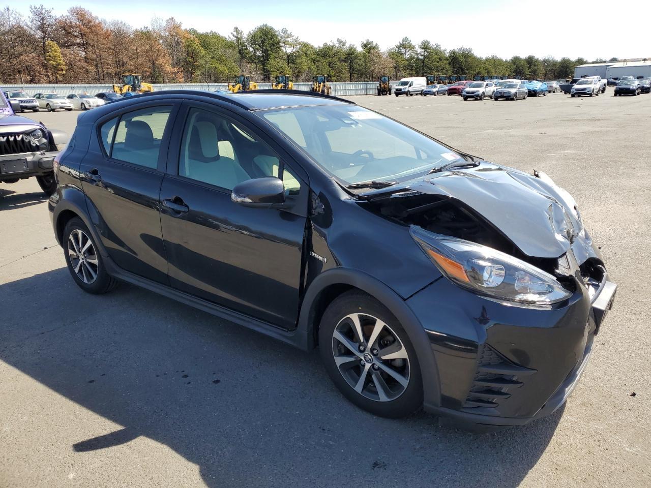 2018 TOYOTA PRIUS C - Image 4