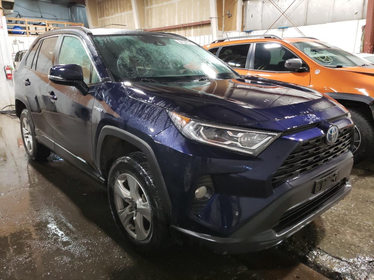 2020 TOYOTA RAV4 XLE - Image 4