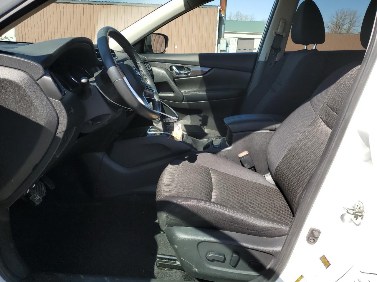 2017 NISSAN ROGUE SV - Image 7