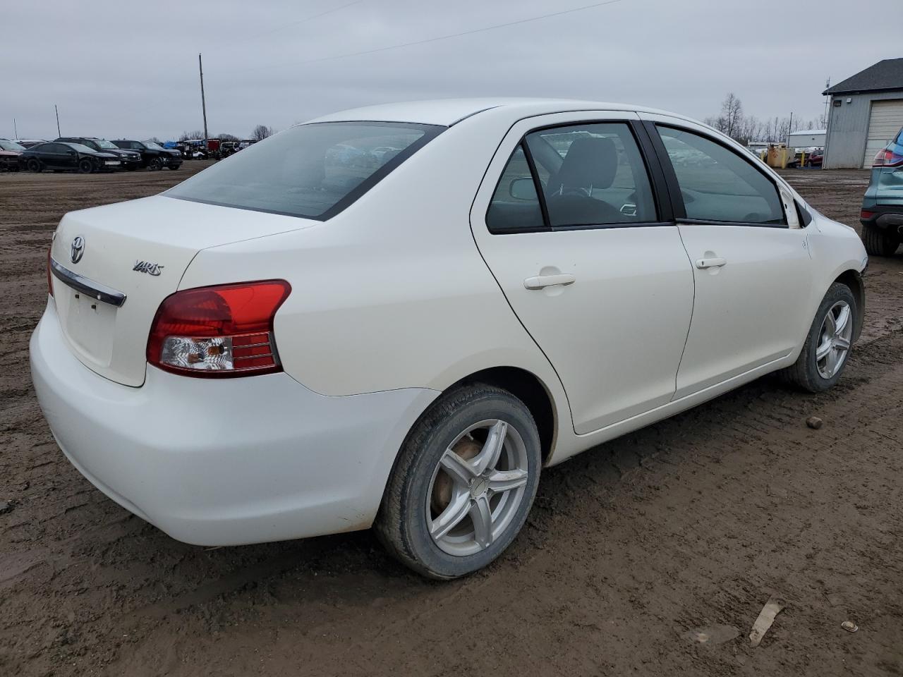 2011 TOYOTA YARIS - Фото 3