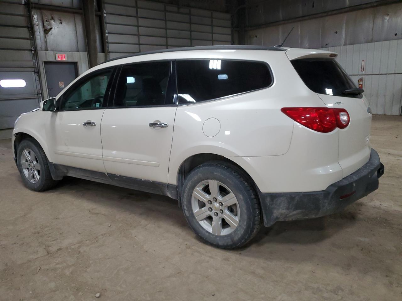 2011 CHEVROLET TRAVERSE L - Image 2