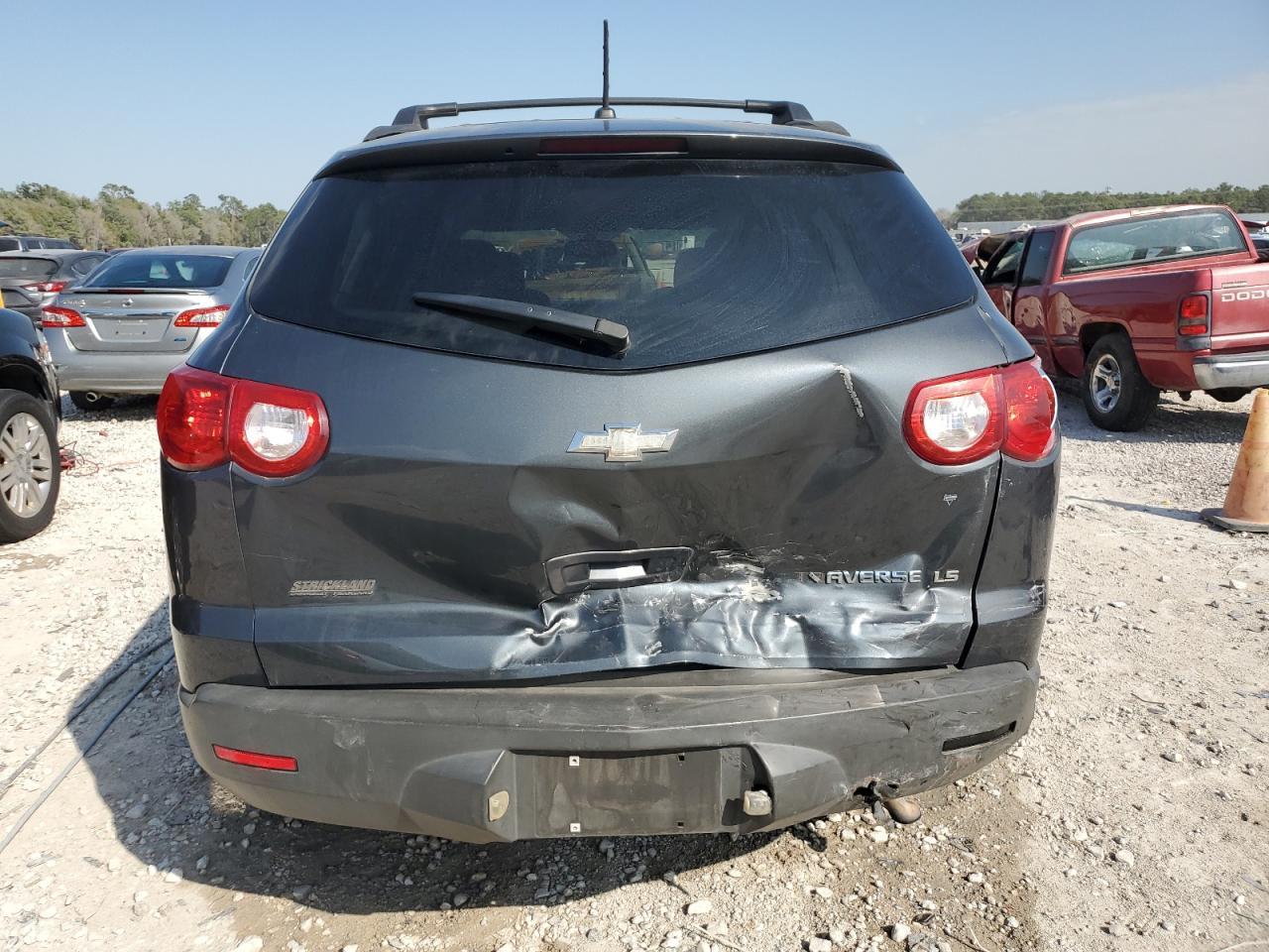 2011 CHEVROLET TRAVERSE L - Фото 6
