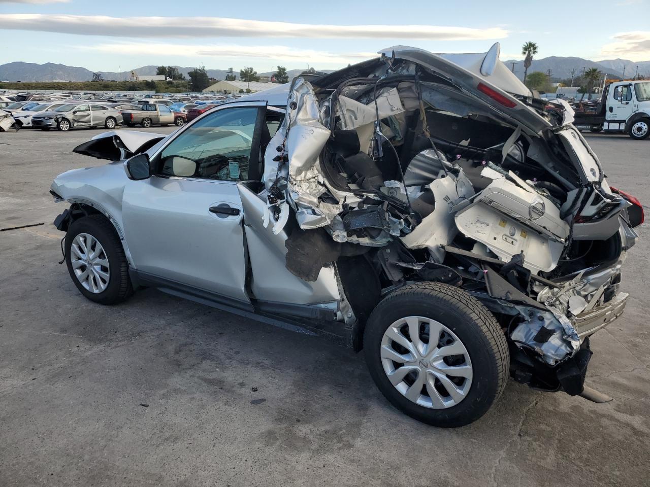 2017 NISSAN ROGUE S - Фото 2