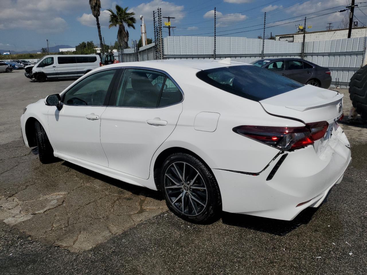 2021 TOYOTA CAMRY SE - Image 2