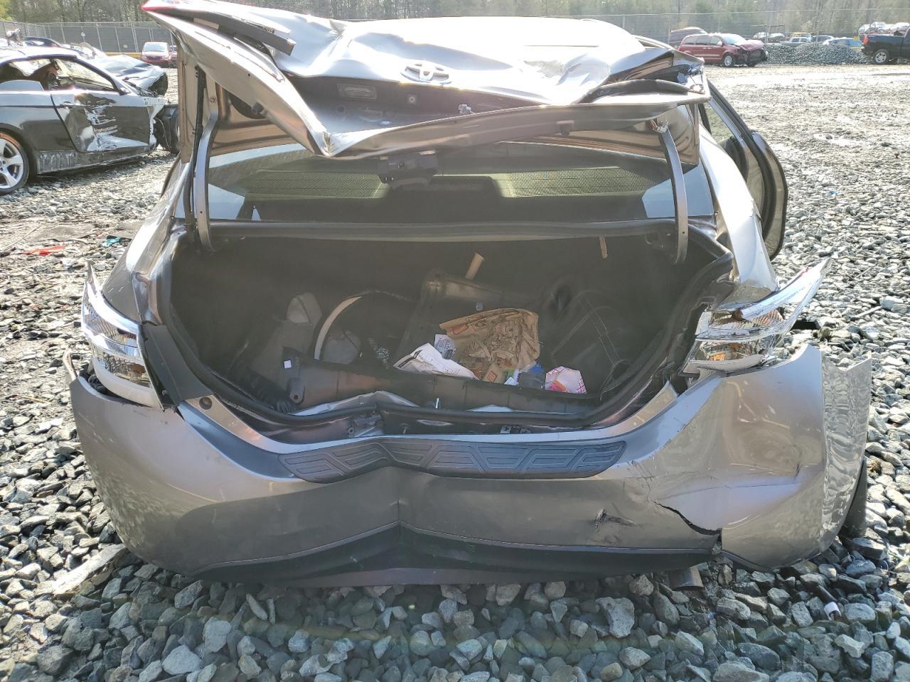 2015 TOYOTA COROLLA L - Image 6