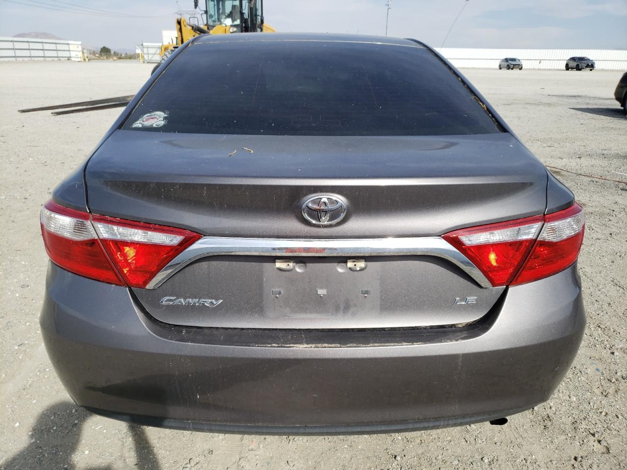 2017 TOYOTA CAMRY LE - Фото 6