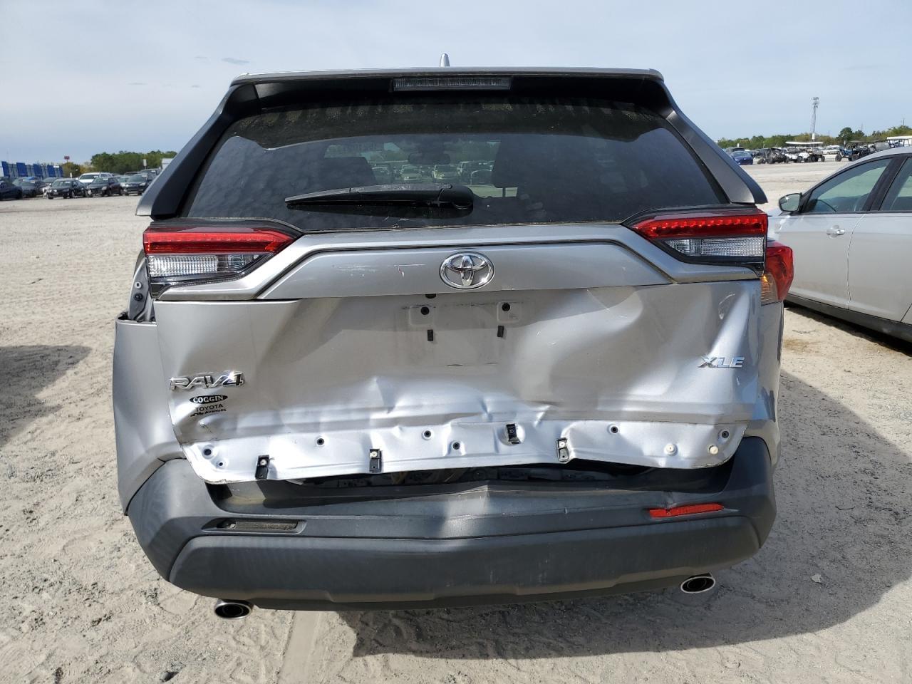 2020 TOYOTA RAV4 XLE - Image 6
