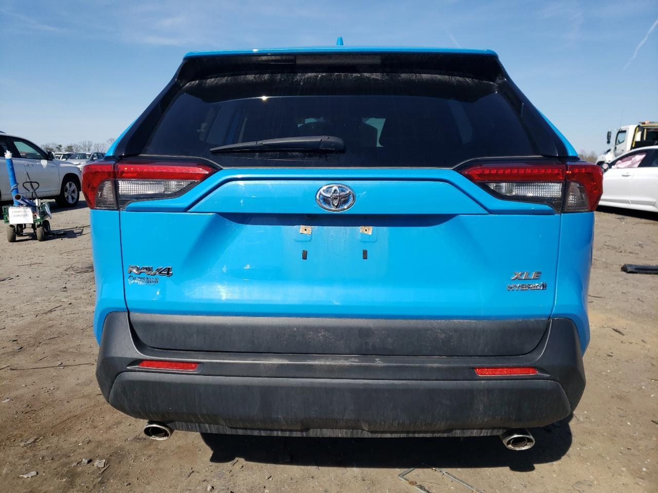 2020 TOYOTA RAV4 XLE - Image 6