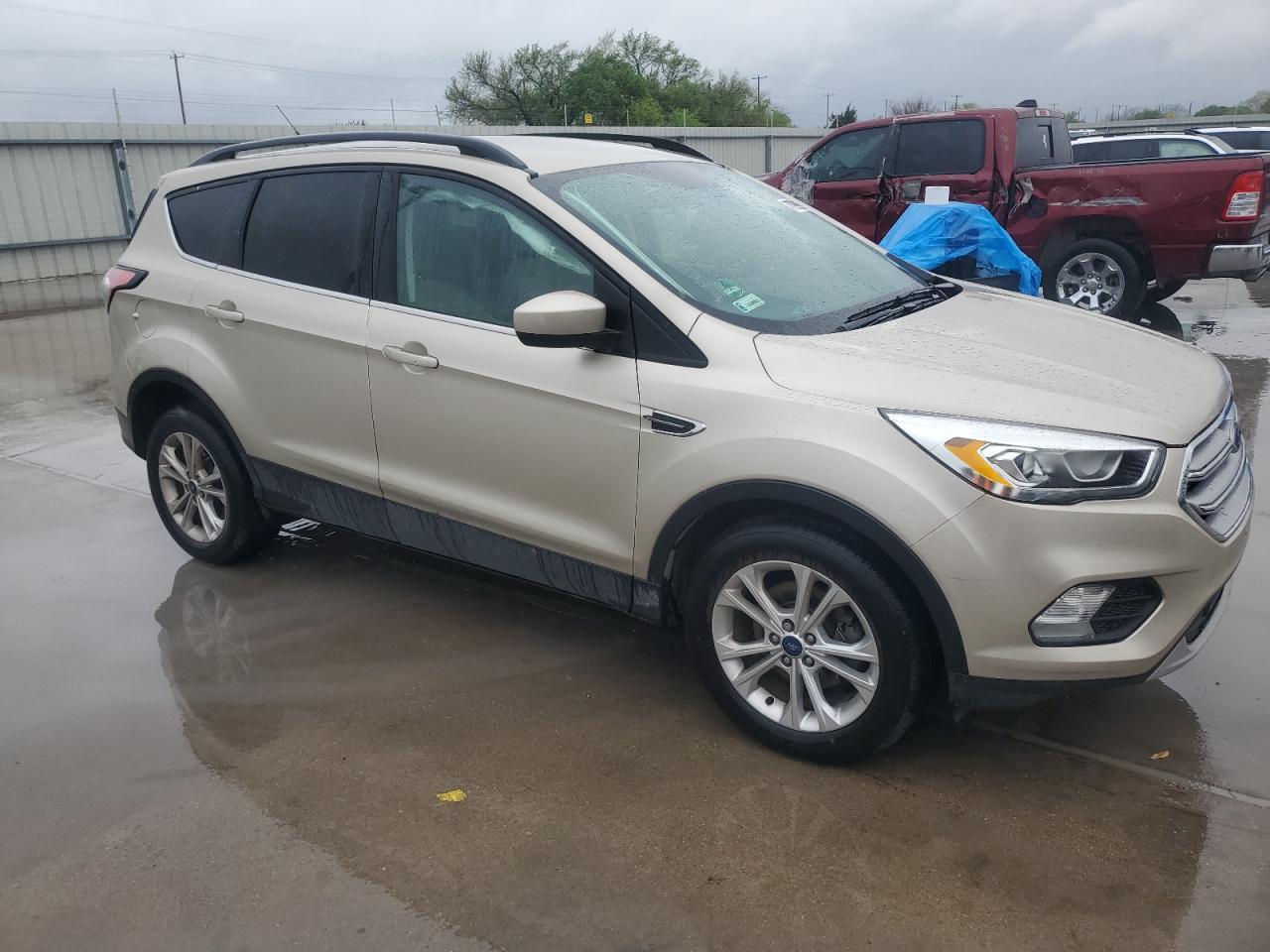 2017 FORD ESCAPE SE - Image 4