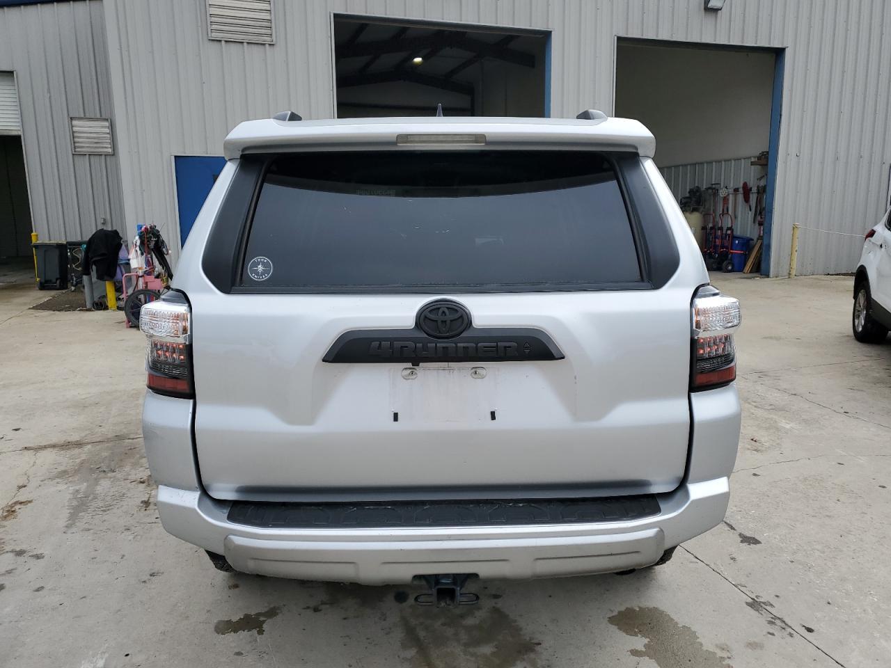 2022 TOYOTA 4RUNNER SR - Image 6