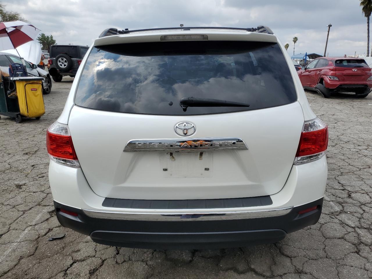 2012 TOYOTA HIGHLANDER - Image 6