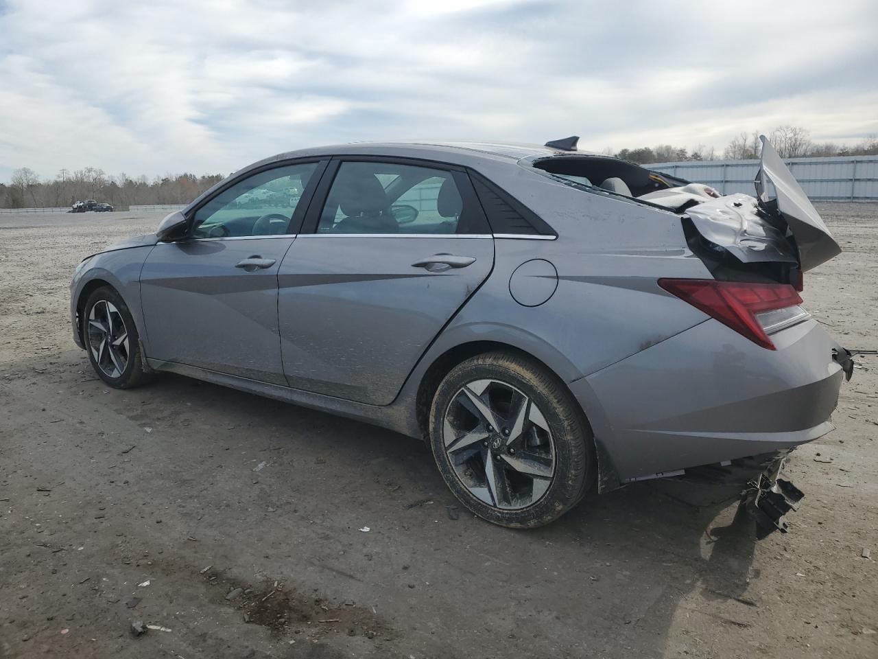 2022 HYUNDAI ELANTRA SE - Image 2