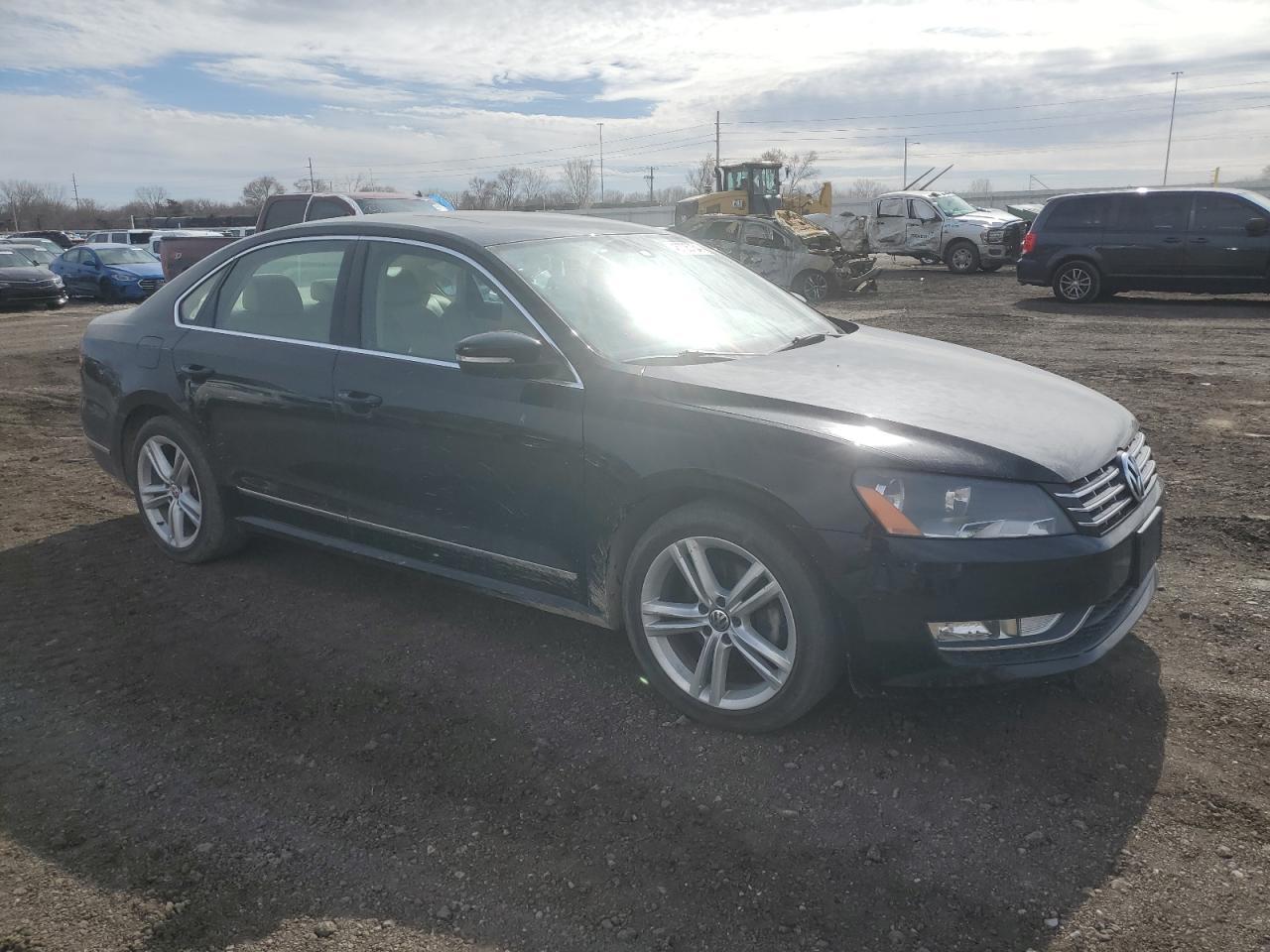 2014 VOLKSWAGEN PASSAT SEL - Фото 4