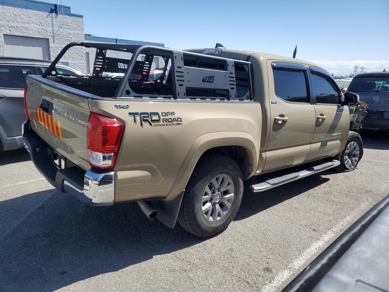2017 TOYOTA TACOMA DOU - Фото 3