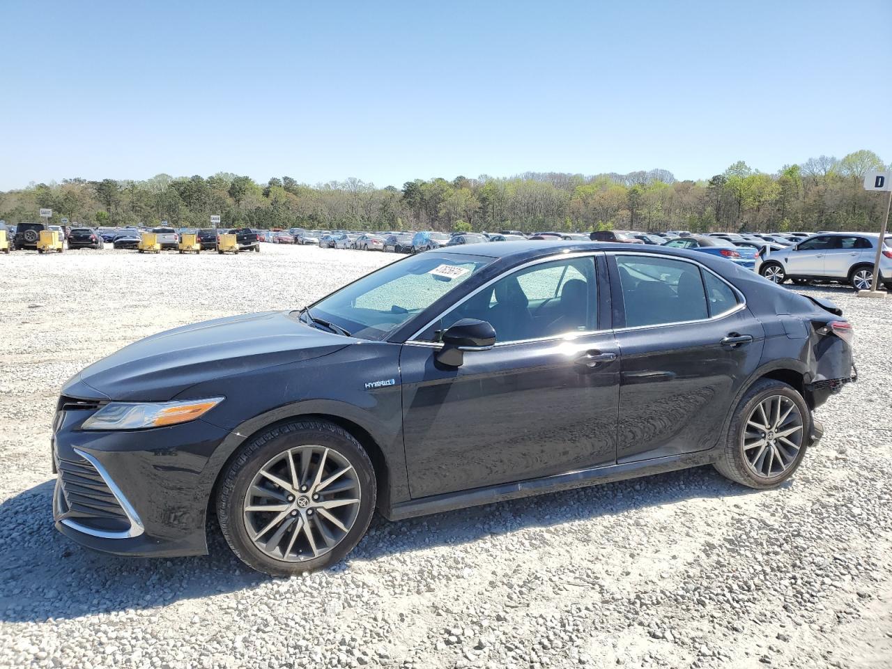 2021 TOYOTA CAMRY XLE car image