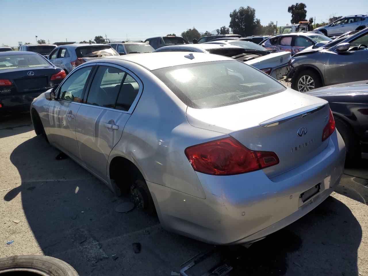 2011 INFINITI G37 BASE - Фото 2