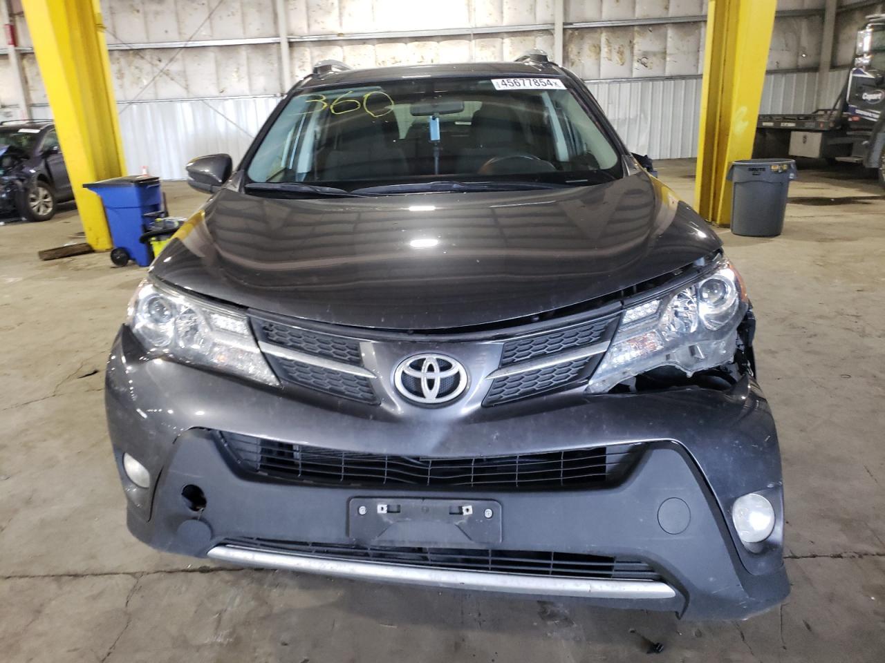 2015 TOYOTA RAV4 XLE - Image 5