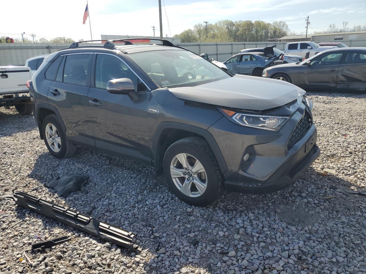 2020 TOYOTA RAV4 XLE - Image 4