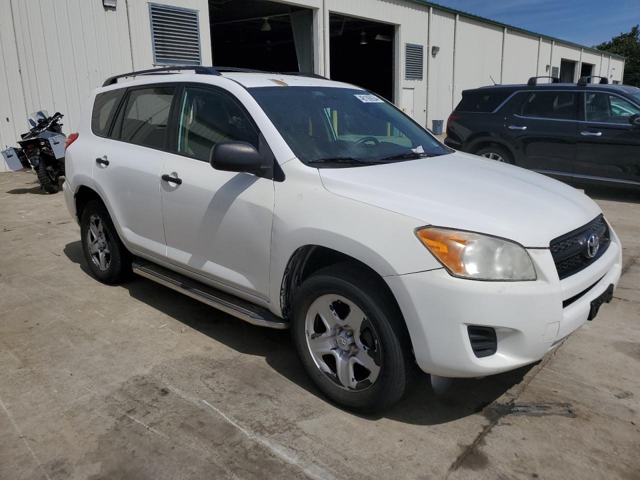 2011 TOYOTA RAV4 - Фото 4