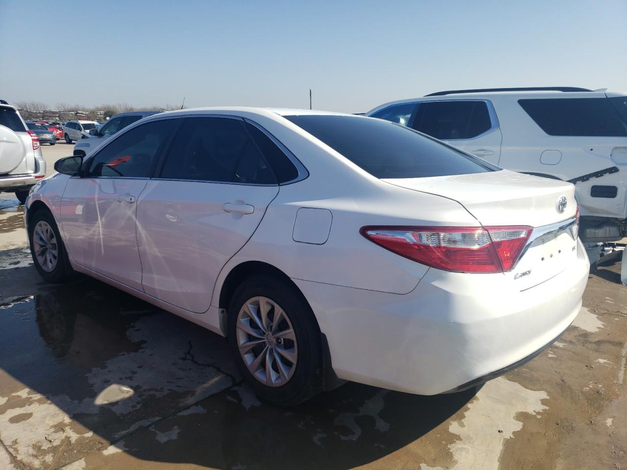 2015 TOYOTA CAMRY LE - Фото 2