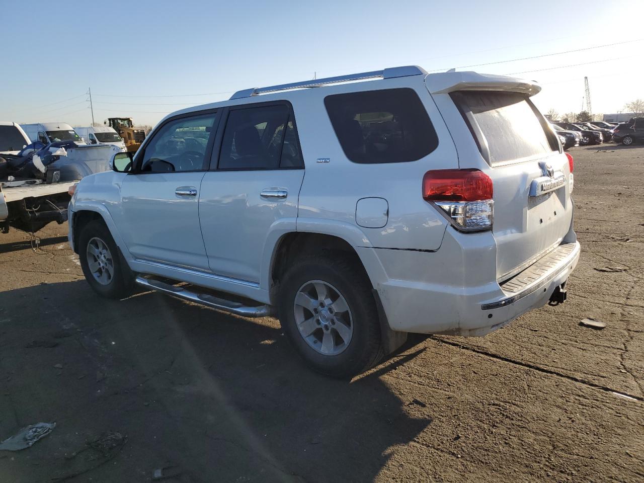 2011 TOYOTA 4RUNNER SR - Image 2