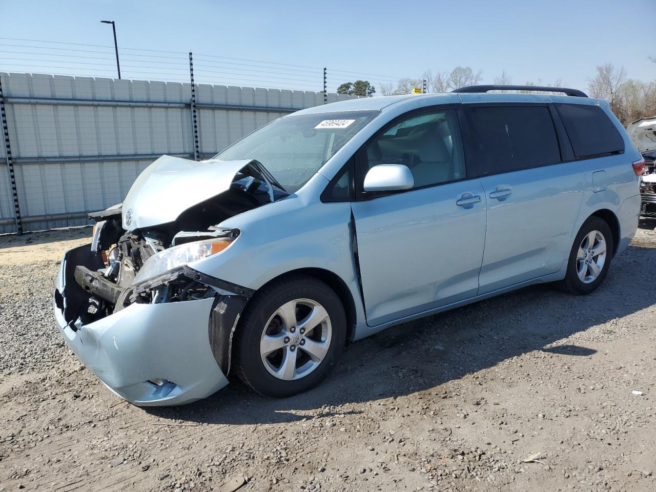 2015 TOYOTA SIENNA LE