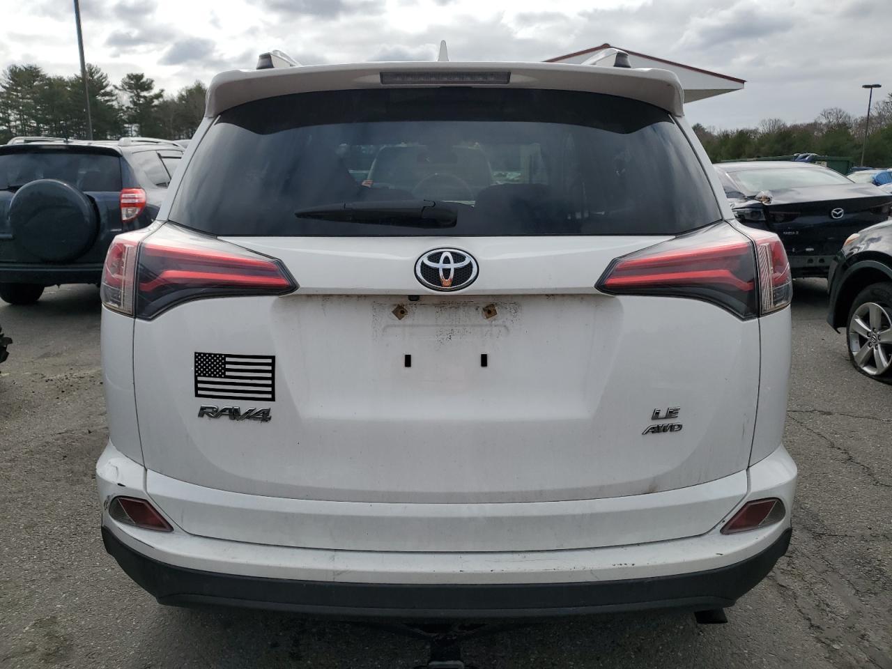 2017 TOYOTA RAV4 LE - Image 6