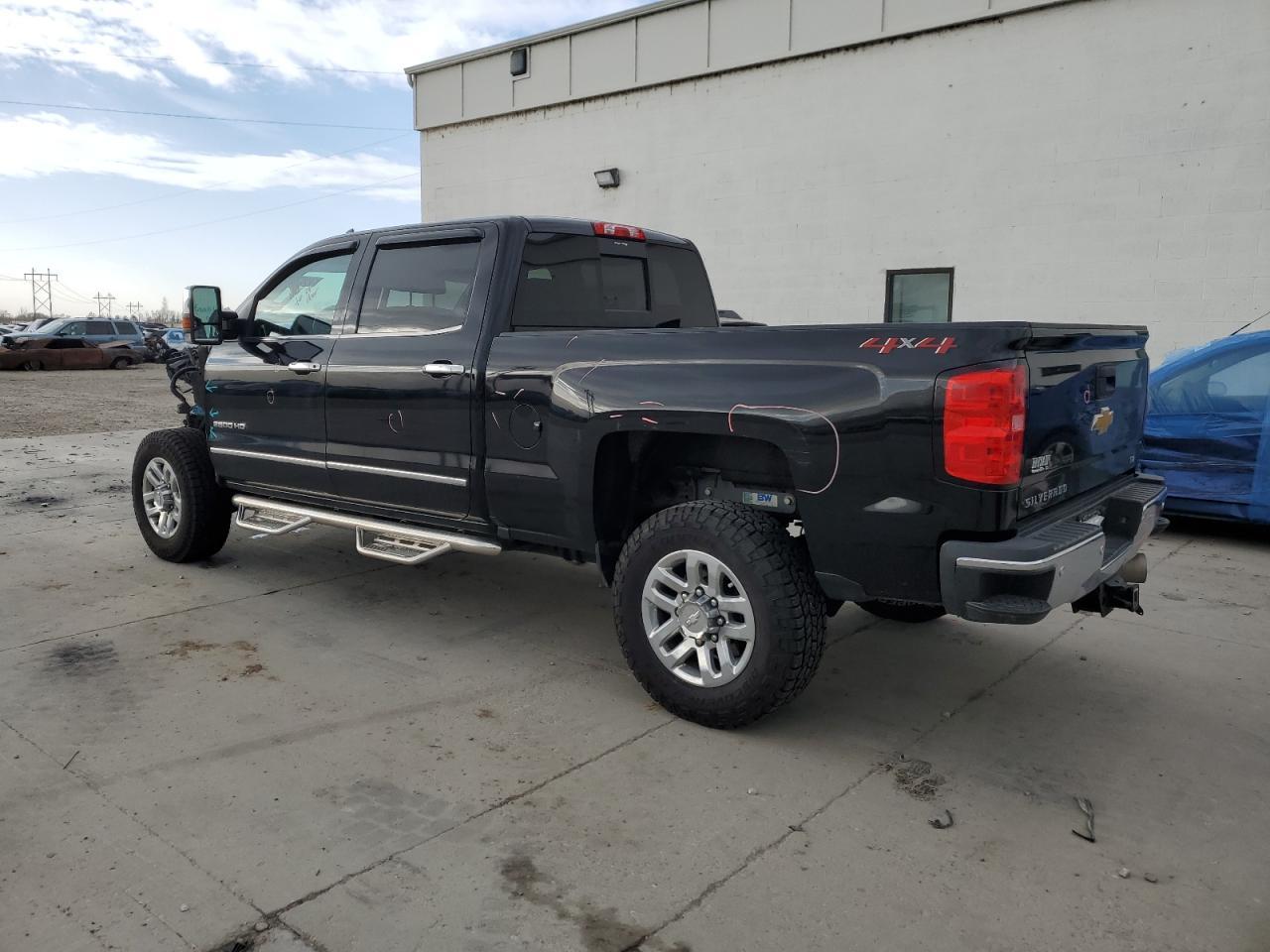 2018 CHEVROLET SILVERADO - Фото 2