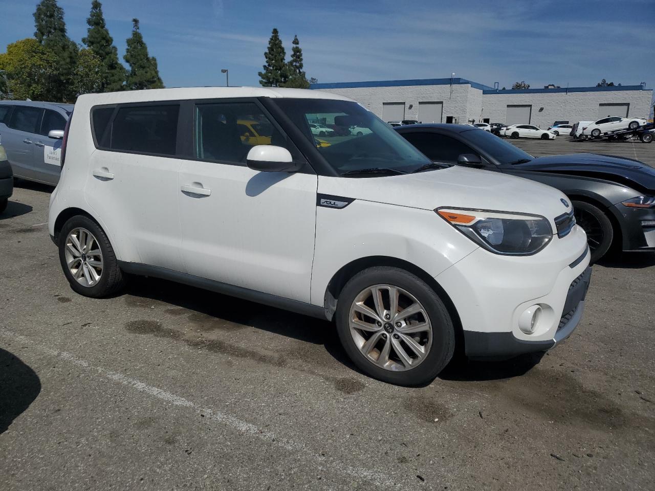2017 KIA SOUL + - Image 4