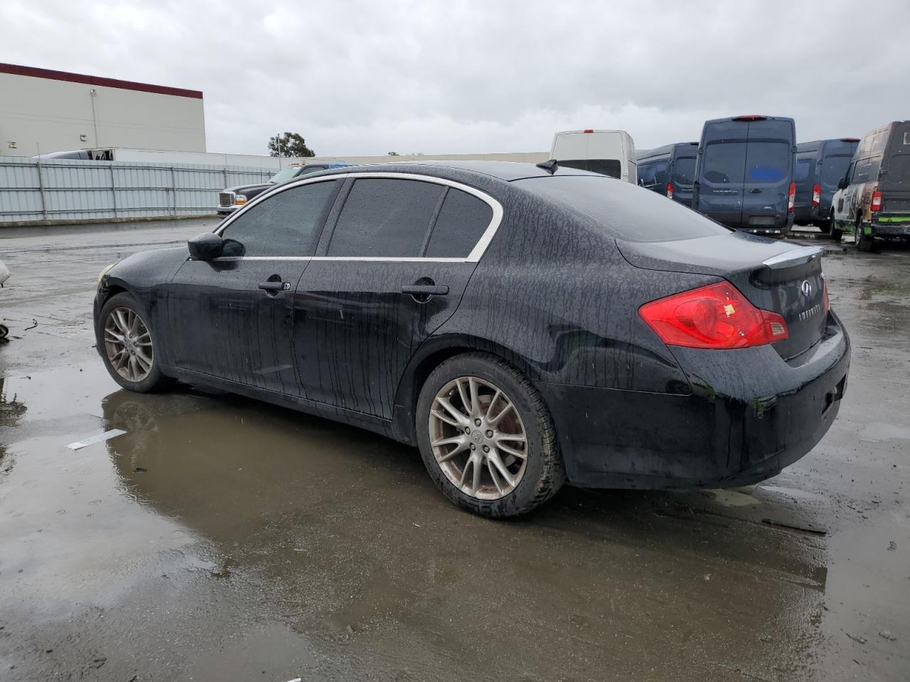 2011 INFINITI G37 BASE - Image 2