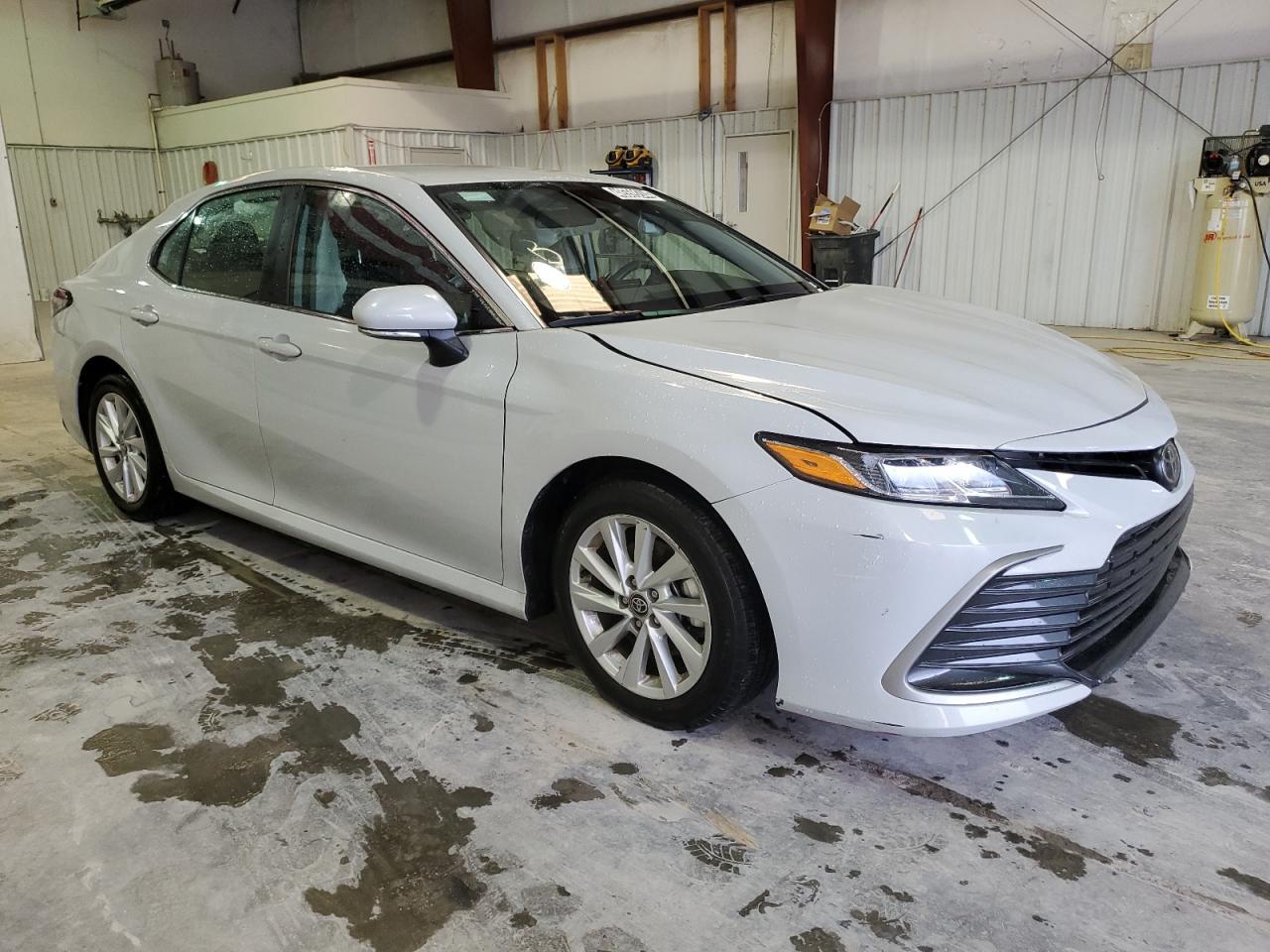 2023 TOYOTA CAMRY LE - Фото 4