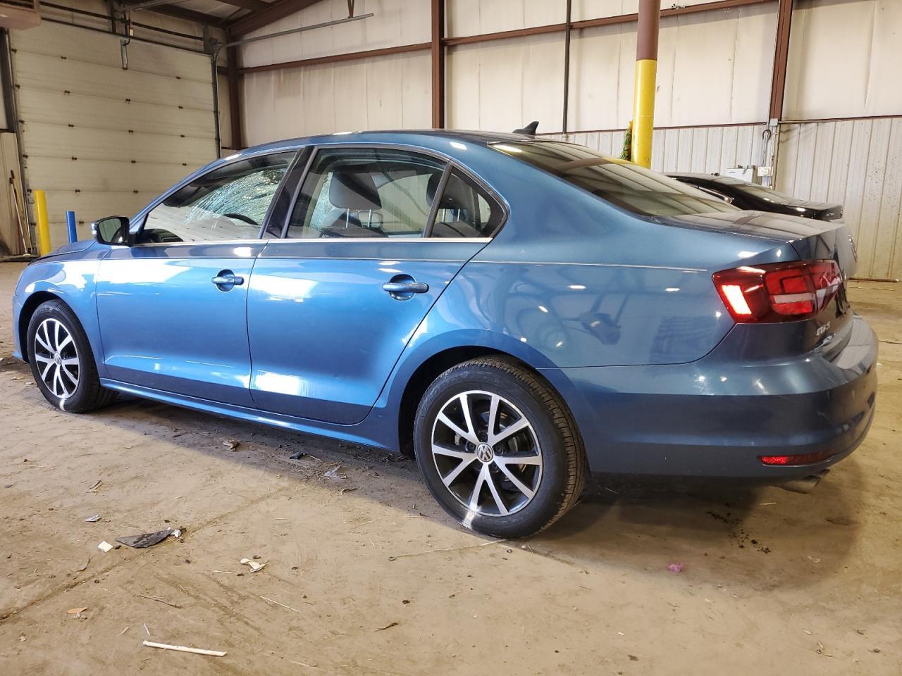2017 VOLKSWAGEN JETTA SE - Image 2