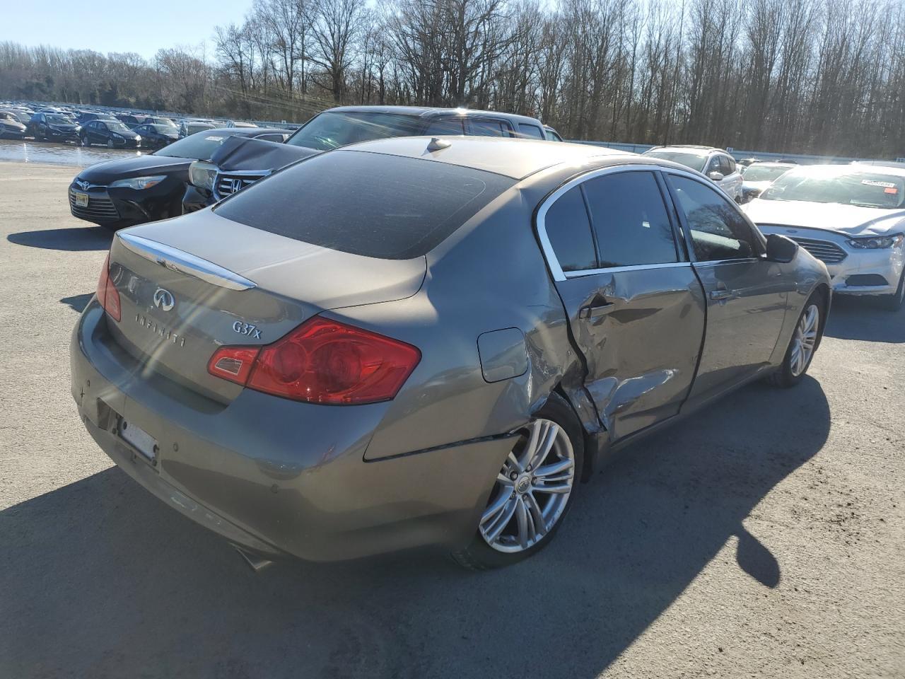 2012 INFINITI G37 - Image 3