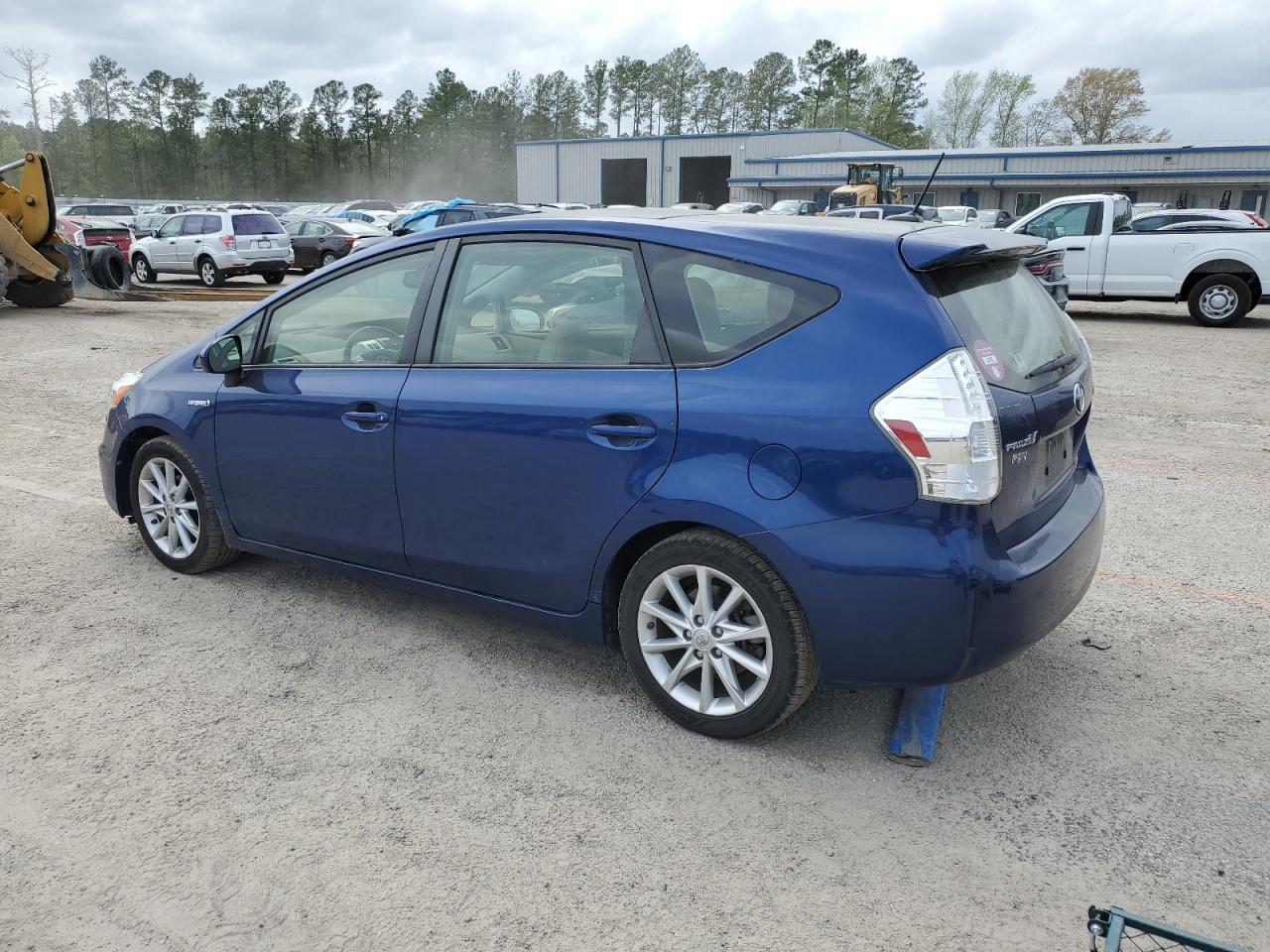 2013 TOYOTA PRIUS V - Image 2