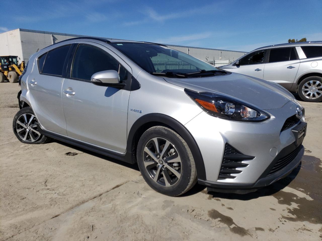 2018 TOYOTA PRIUS C - Image 4