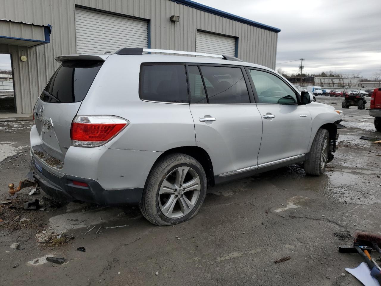 2011 TOYOTA HIGHLANDER - Фото 3