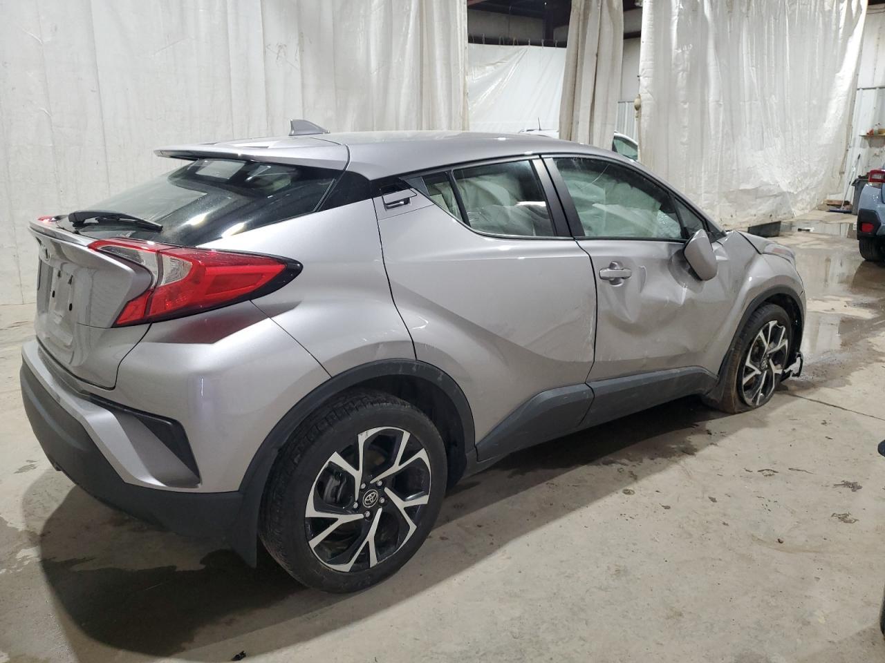 2018 TOYOTA C-HR XLE - Фото 3