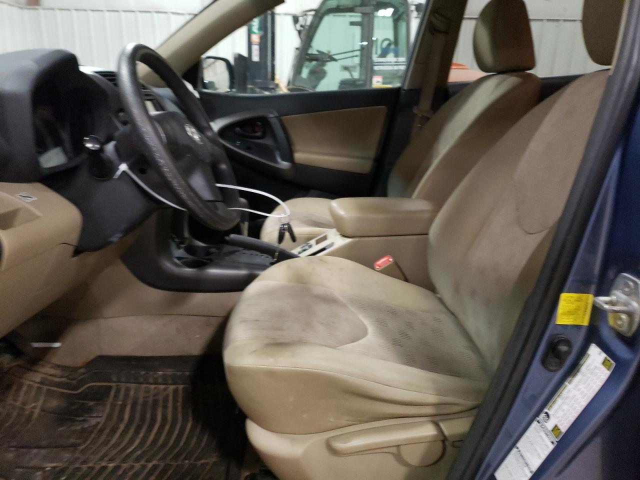 2011 TOYOTA RAV4 - Фото 7