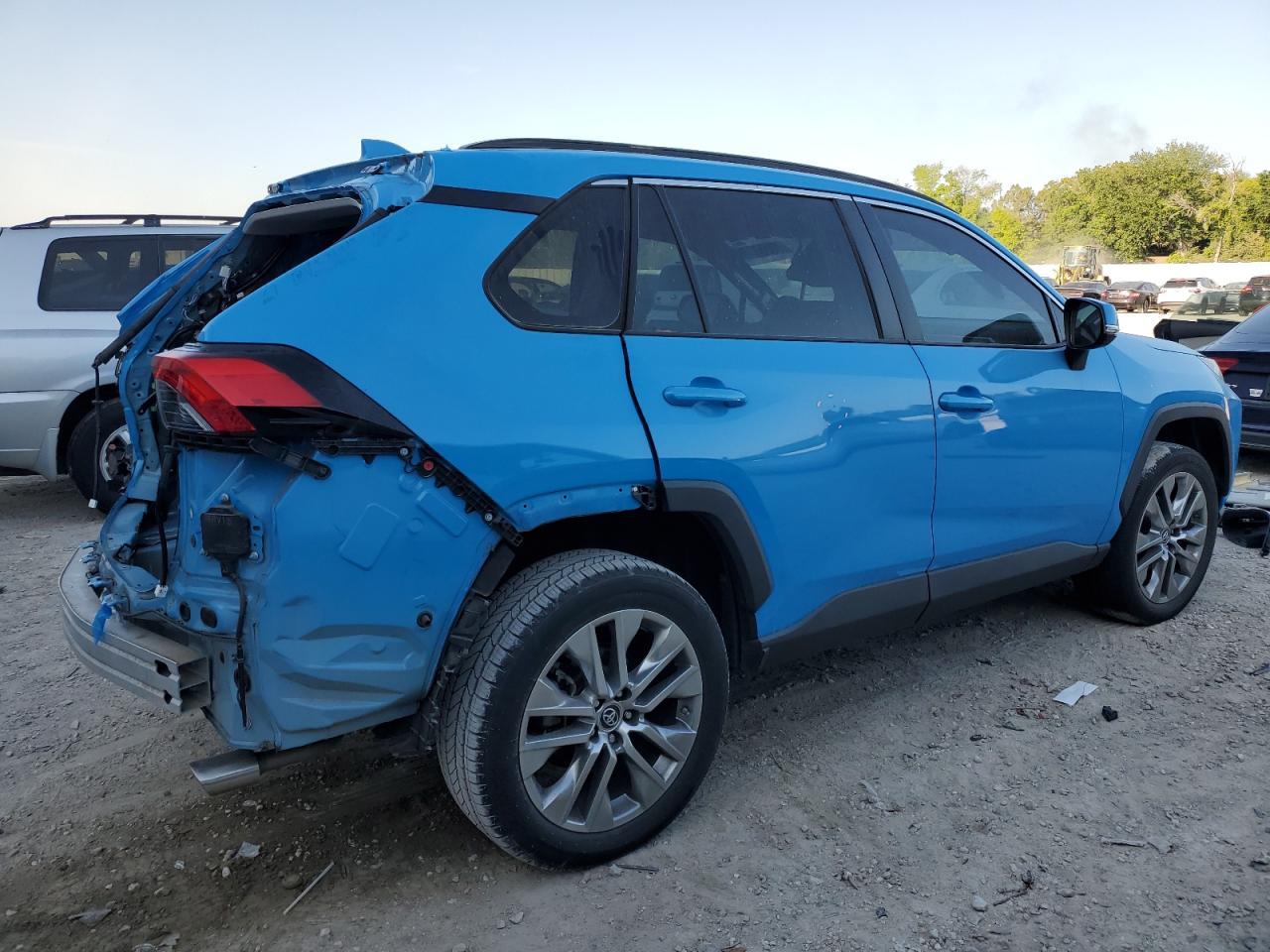 2019 TOYOTA RAV4 XLE P - Фото 3