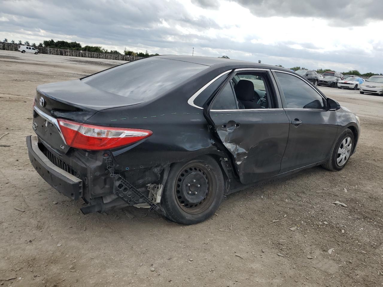 2015 TOYOTA CAMRY LE - Фото 3